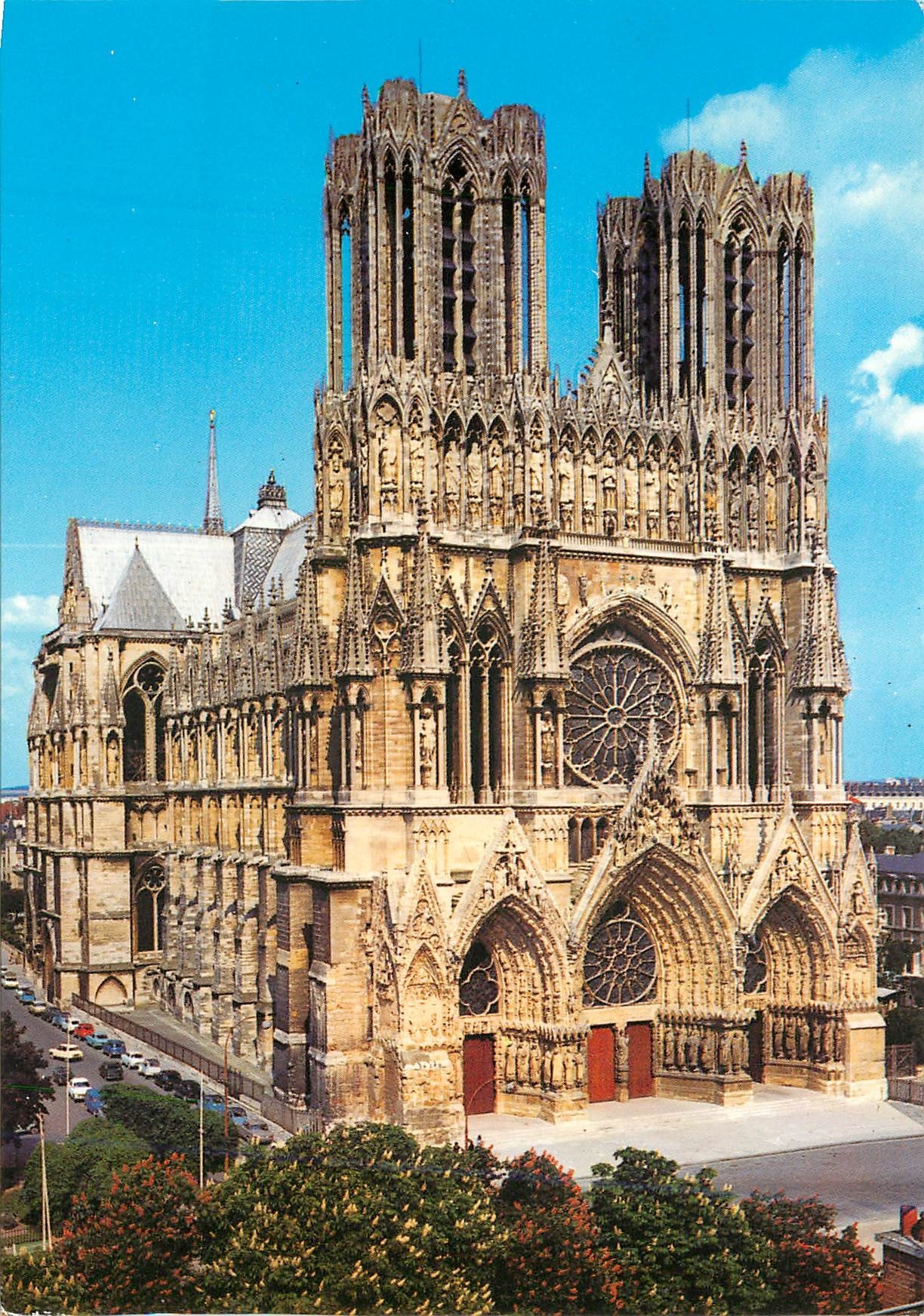 CPM Cathedrale de Reims (XIIIe s) Facade Qoest et cote Nord