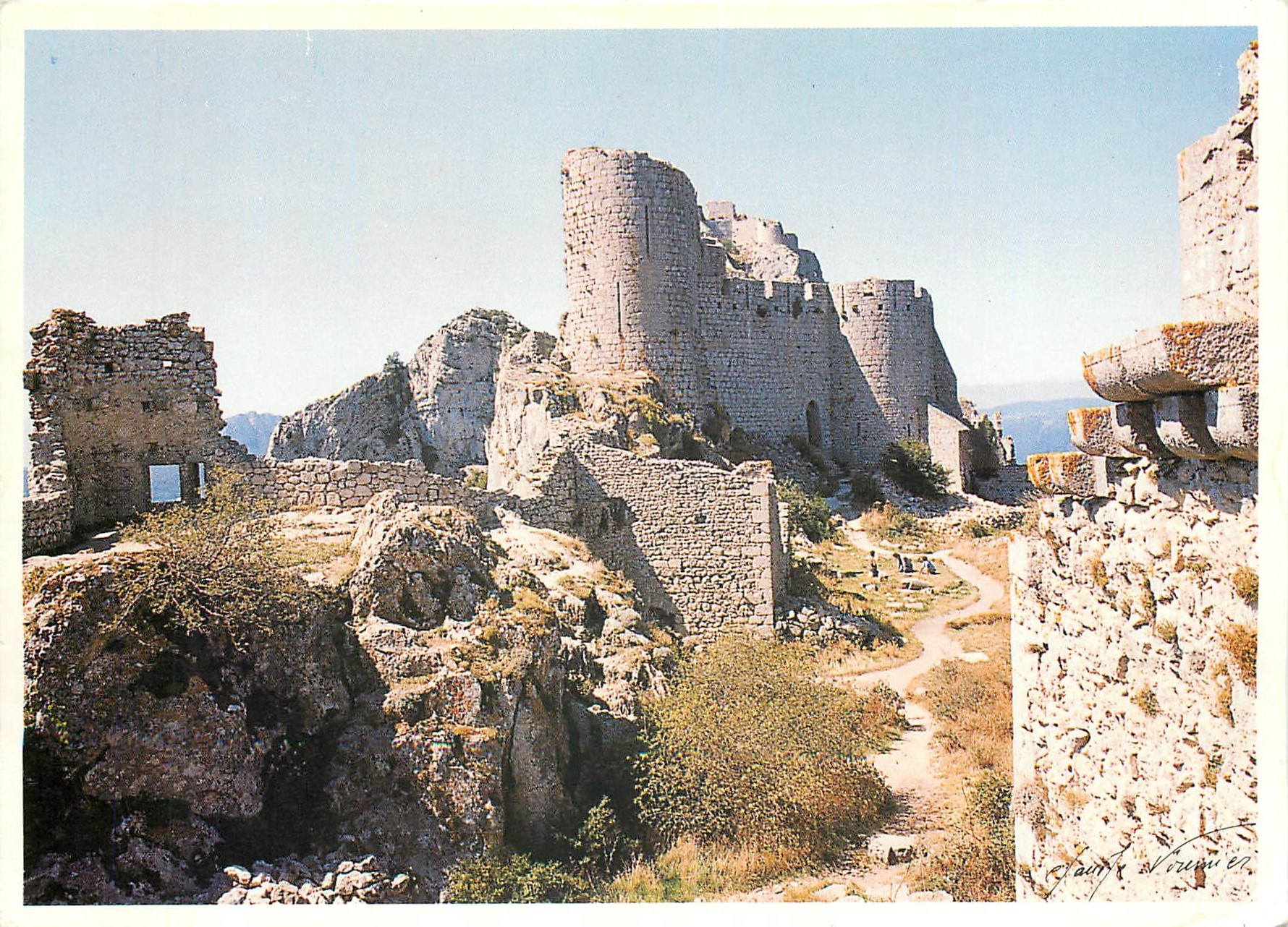 CPM Pays Cathare Chateau de Peyrepertuse Le Donjon Vieux et l'eglise Saint Marie de Peyrepertuse