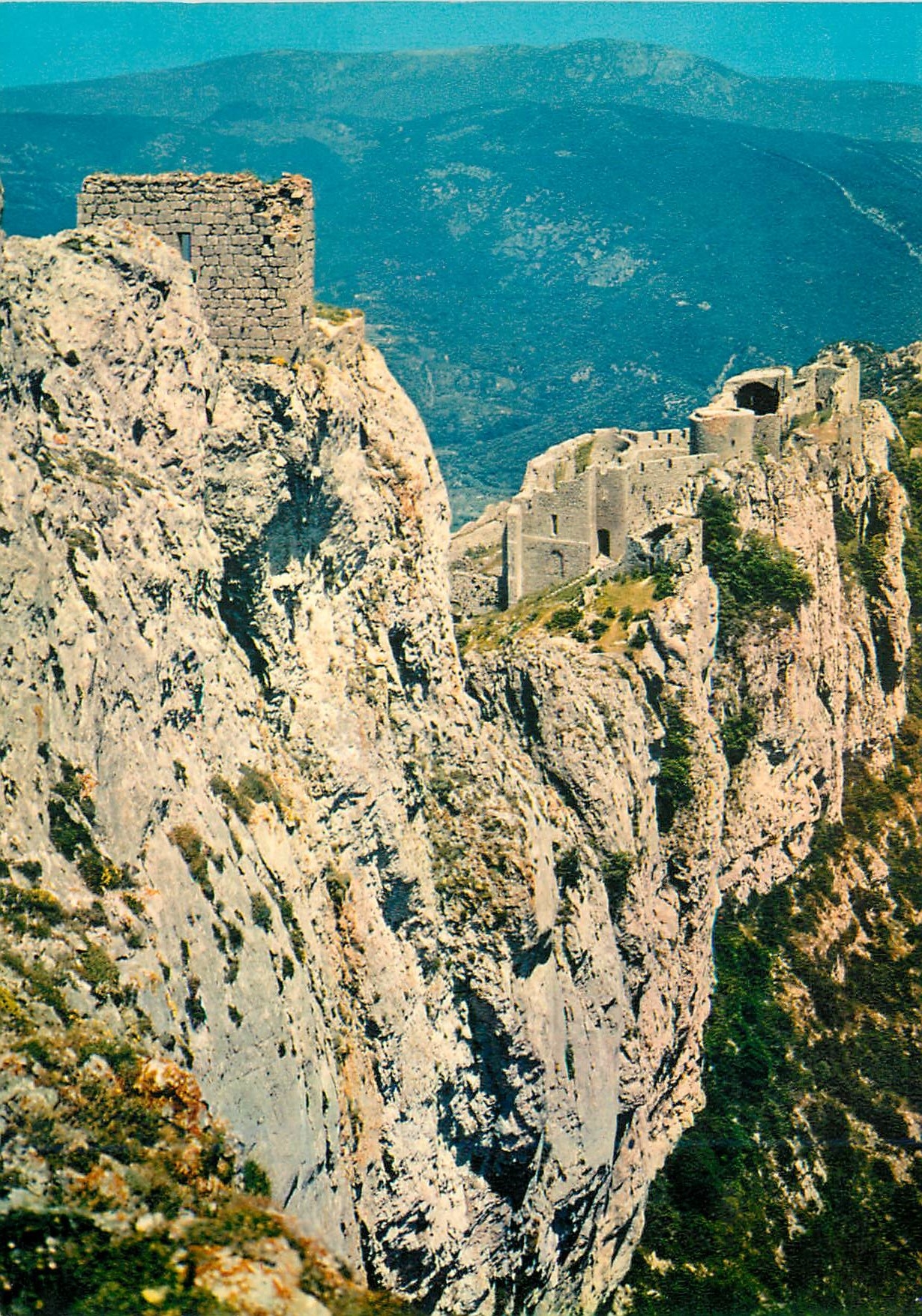 Château de Peyrepertuse (Aude) — Le château Ste-Marie et le roc de San-Jordy — Imprimeur Mâcon