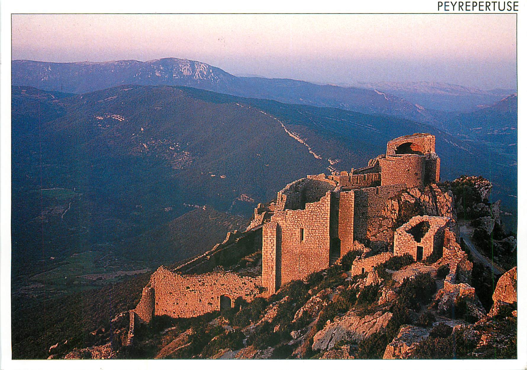 CPM Chateau de Peyrepertuse (Aude) Vue du Chateau feodal (XIIe au XIVe s) au soleil couchant les cor