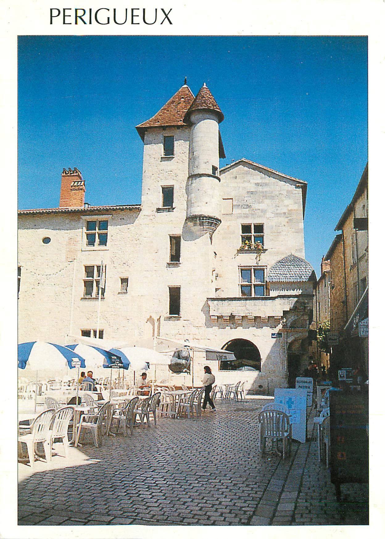 Périgueux — Place du Château avec tour médiévale — COMPA Carte Postale n°243371