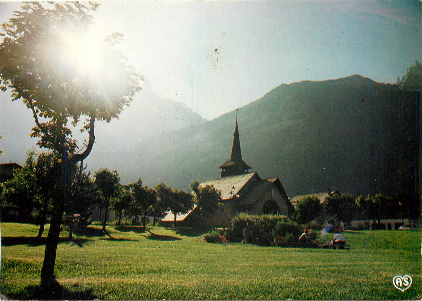 CPM Le Massif du Mont Blanc Contre jour sur la Chapelle des Praz au fond les aiguilles de Blaitiere 