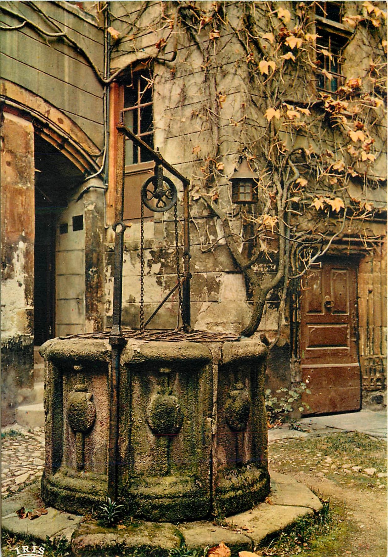 Rodez (Aveyron) — Hotel Molinier (15. Jahrhundert) — Der alte Brunnen — Éditions Rhymes
