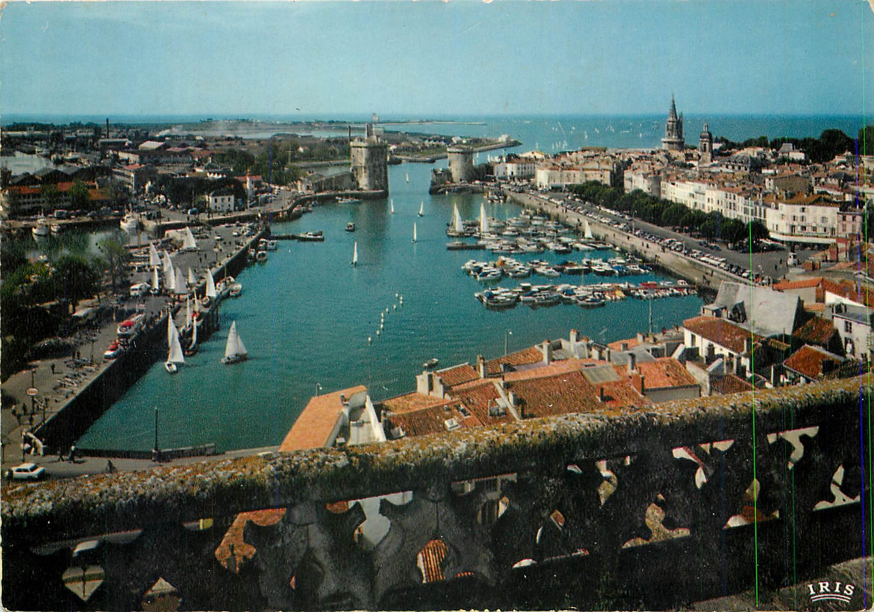 CPM La Rochelle (Chte Mme) Le Port vue d'esemble les Tours Saint Nicolas