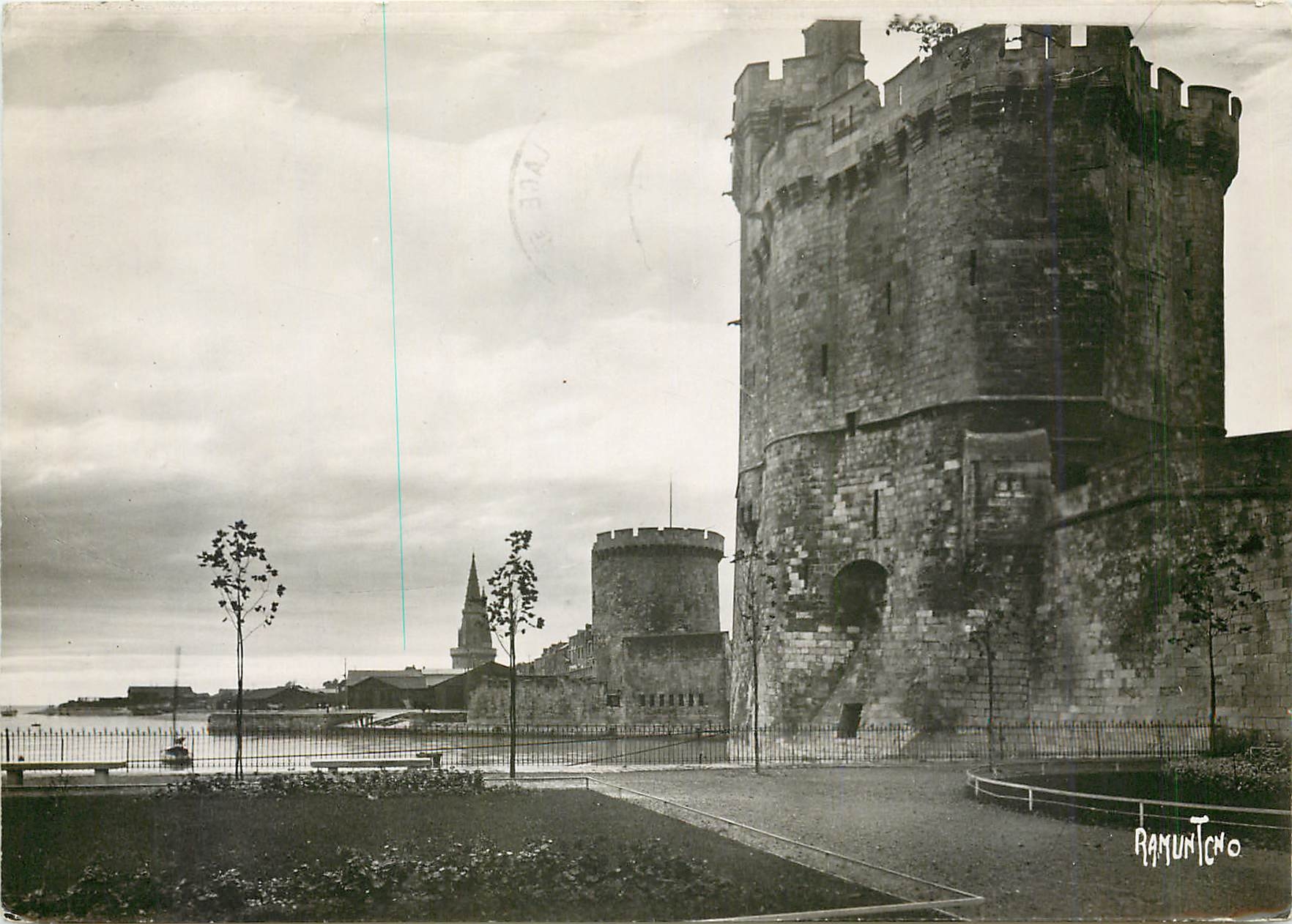 CPM La Rochelle (Chte Mme) Beaux vestiges des Fortifications  XIVe et XVe s