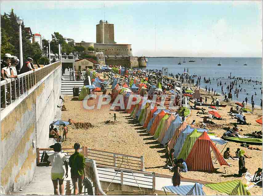 CPM Fouras les Bains (Charente Mme) la Plage Ouest et le Semaphore