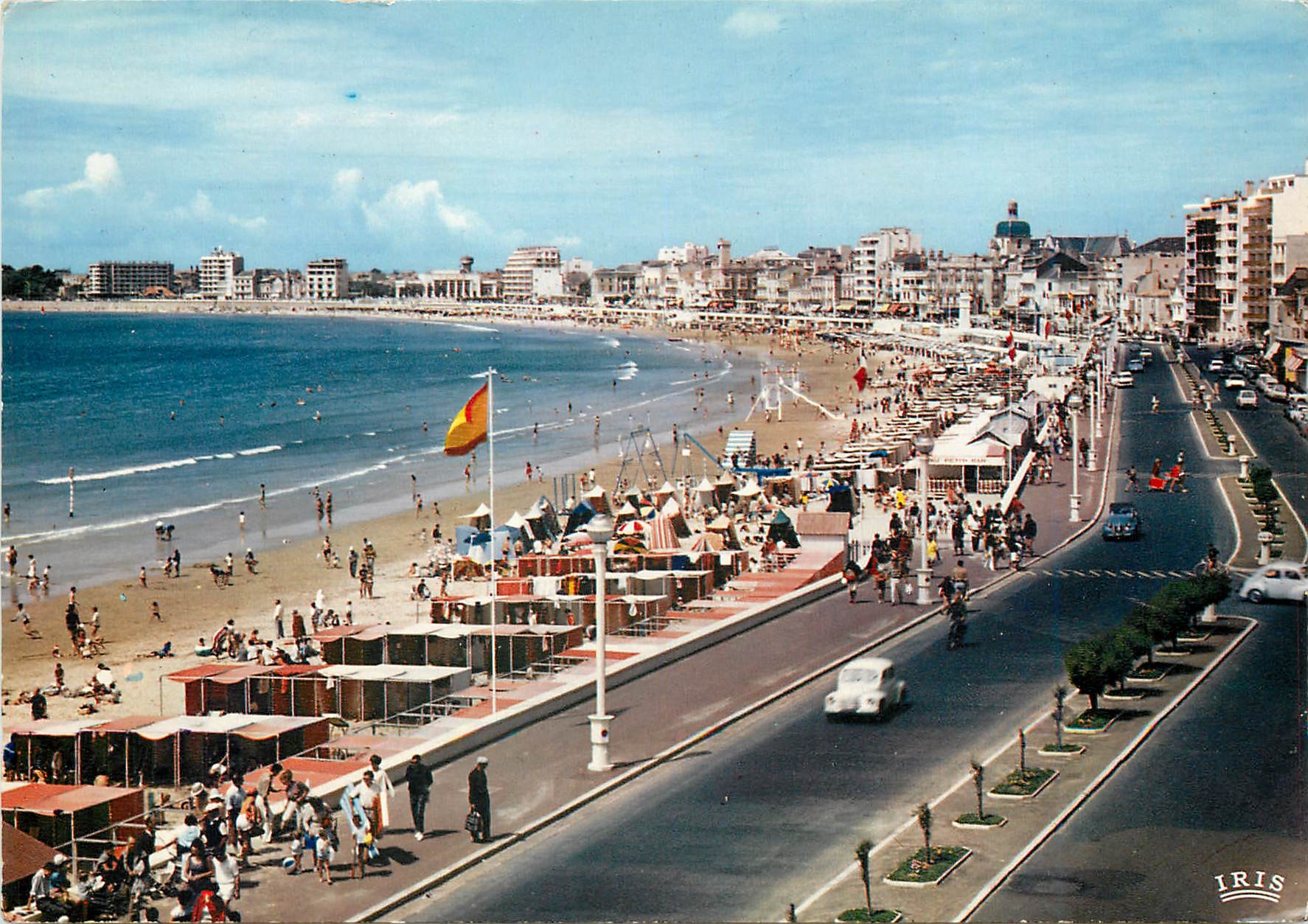 Les Sables d'Olonne — Vue générale sur la plage et la promenade Clémenceau — Lumicap