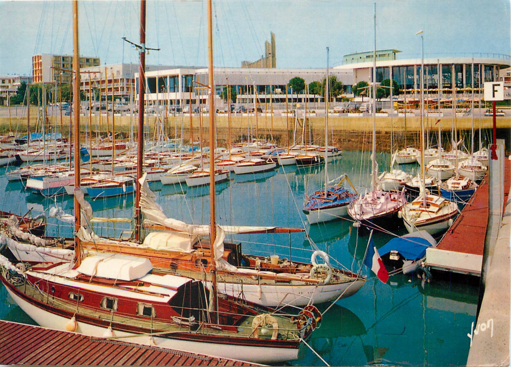 CPM Royan (Chte Mme) Le Port de Plaisance et le Casino