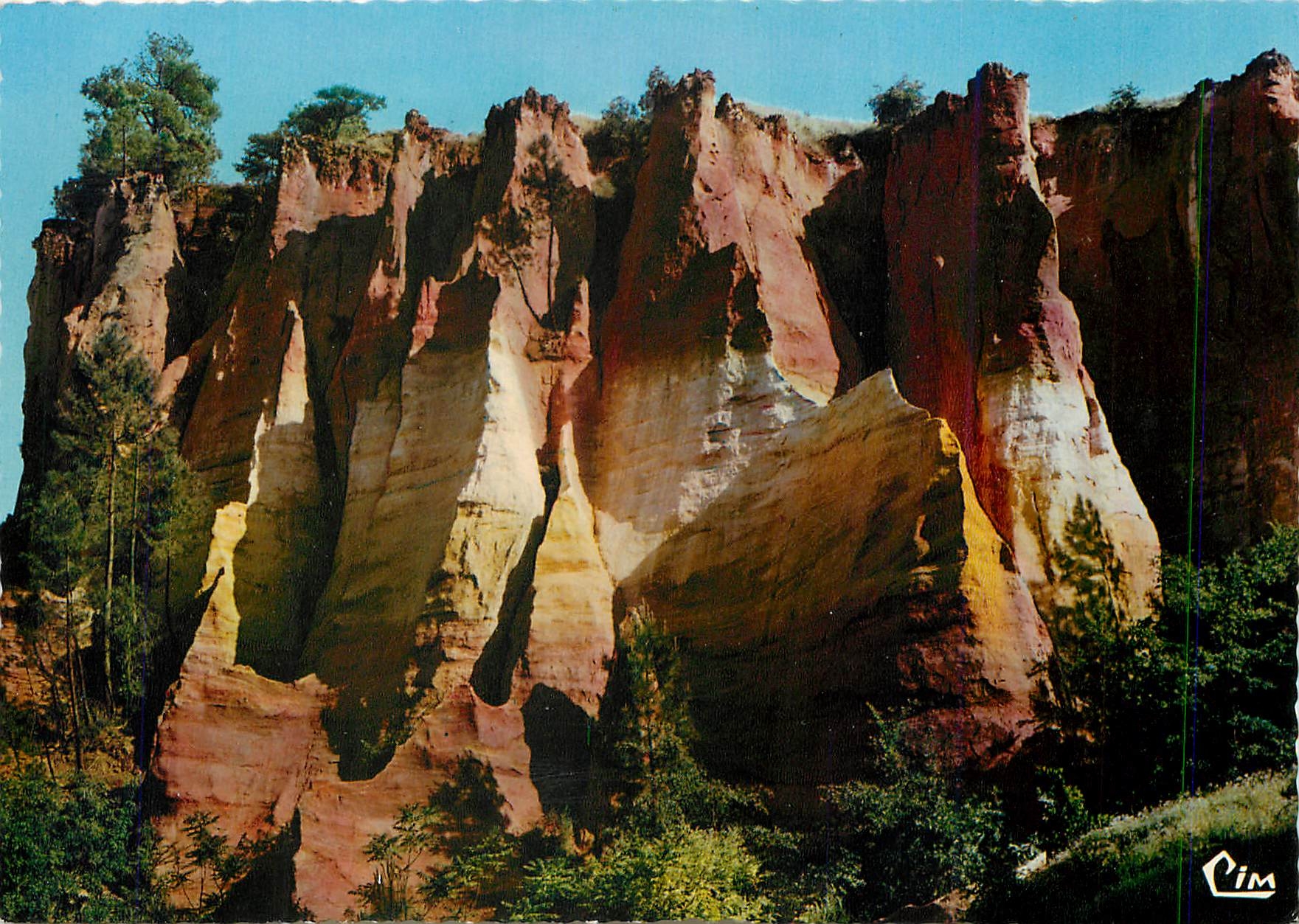 CPM Roussillon (Vaucluse) Les Falaises de Sang et d'Or ou Falaises de Ste Anne