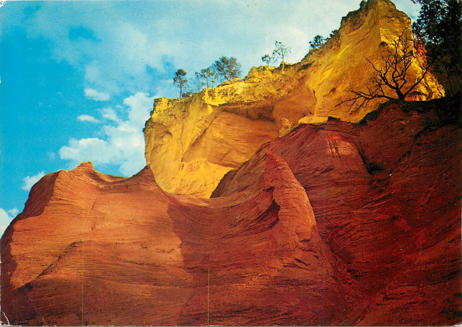 CPM Roussillon (Vaucluse) Alt 400 m les falaises sang et or des carrieres d'ocre