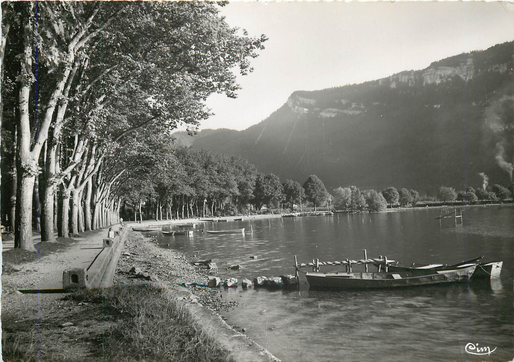 CPM Nantua Ain Promenade du Lac et le Signal 