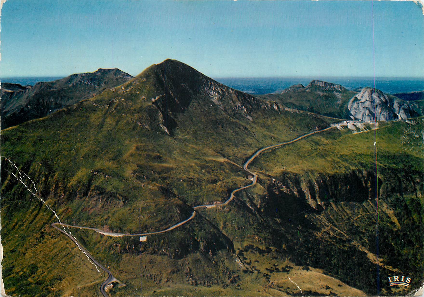 Puy Mary und Carrefour du Pas de Peyrol — Luftbild — Éditions Modernes « Théodèce », Limoges