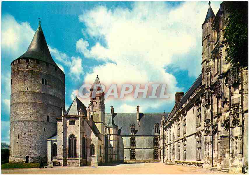 CPM Chateau de Chateaudun Eure et Loir Cour d'Honneur Le Donjon 