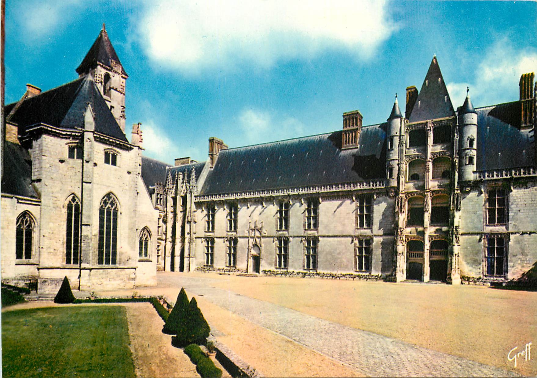 CPM Chateau de Chateaudun Eure et Loir Cour d'Honneur Aile de Longueville 