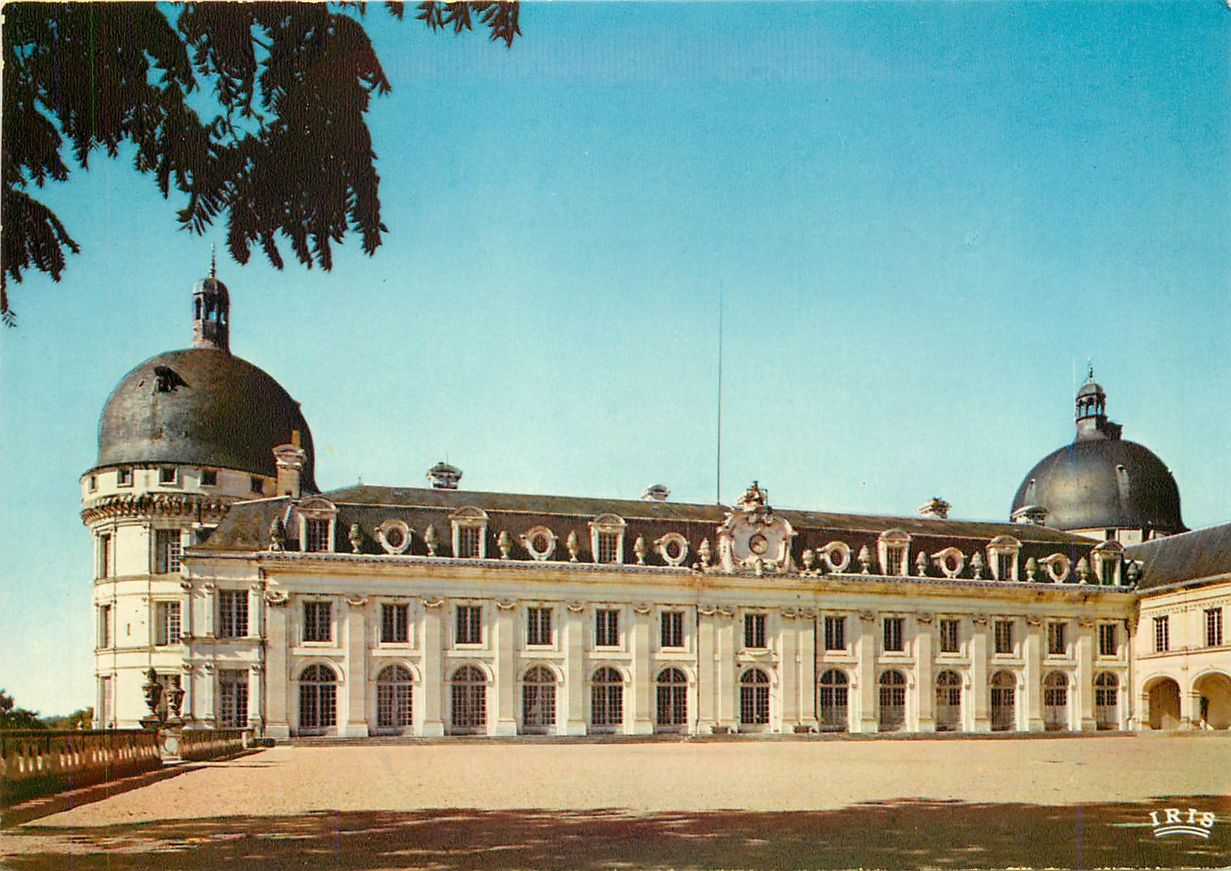 CPM Valencay Le Chateau Grande facade sur cour 
