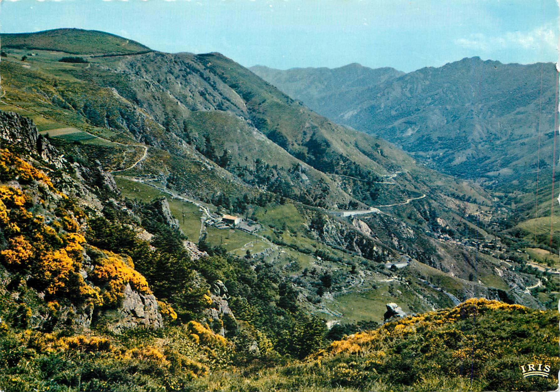 CPM Ardeche Pittoresque La Vallee de l'Ardeche en haute montagne La Route de Vals les Bains a Peyreb