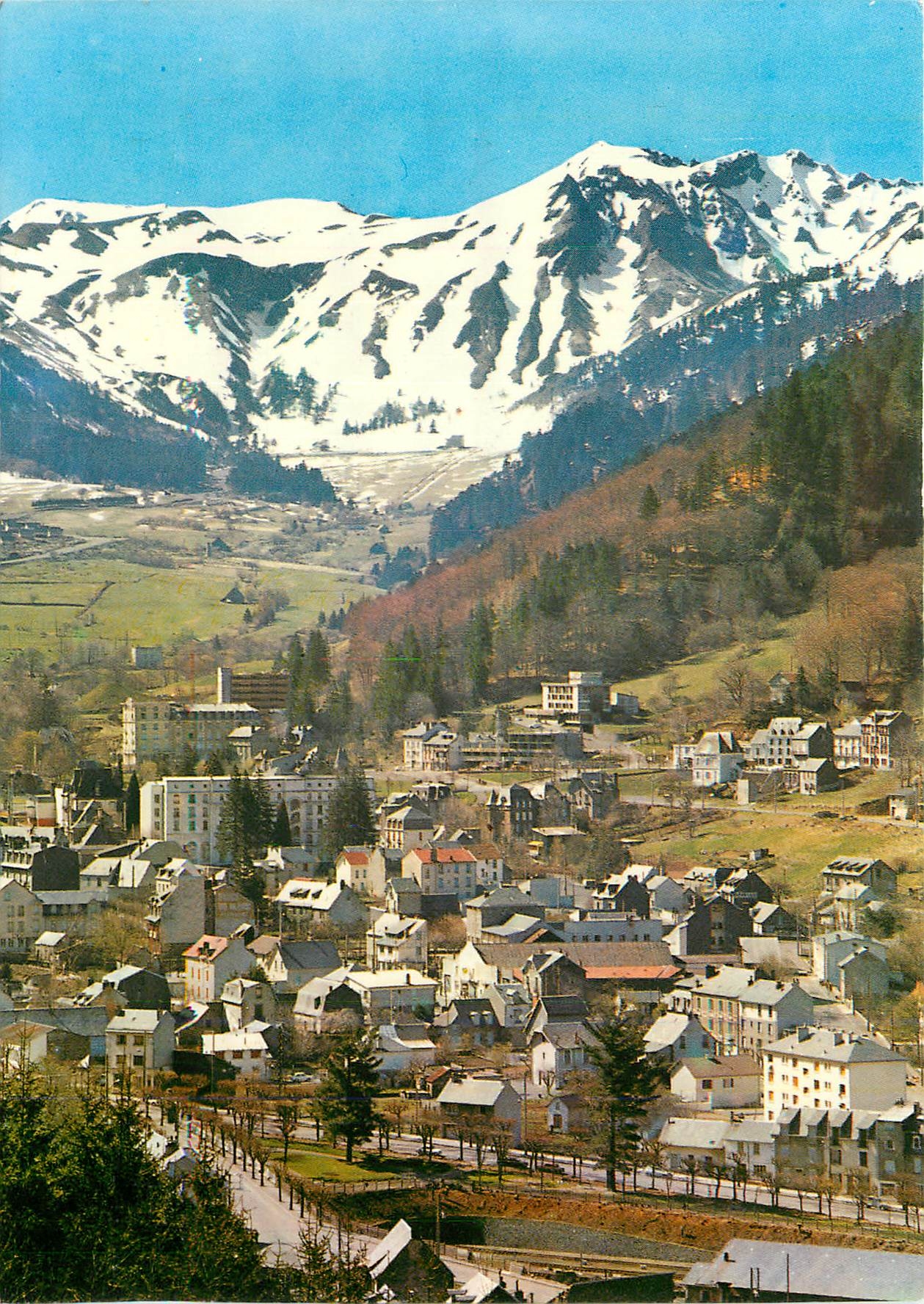 CPM Le Mont Dore Vue generale et le Sancy 