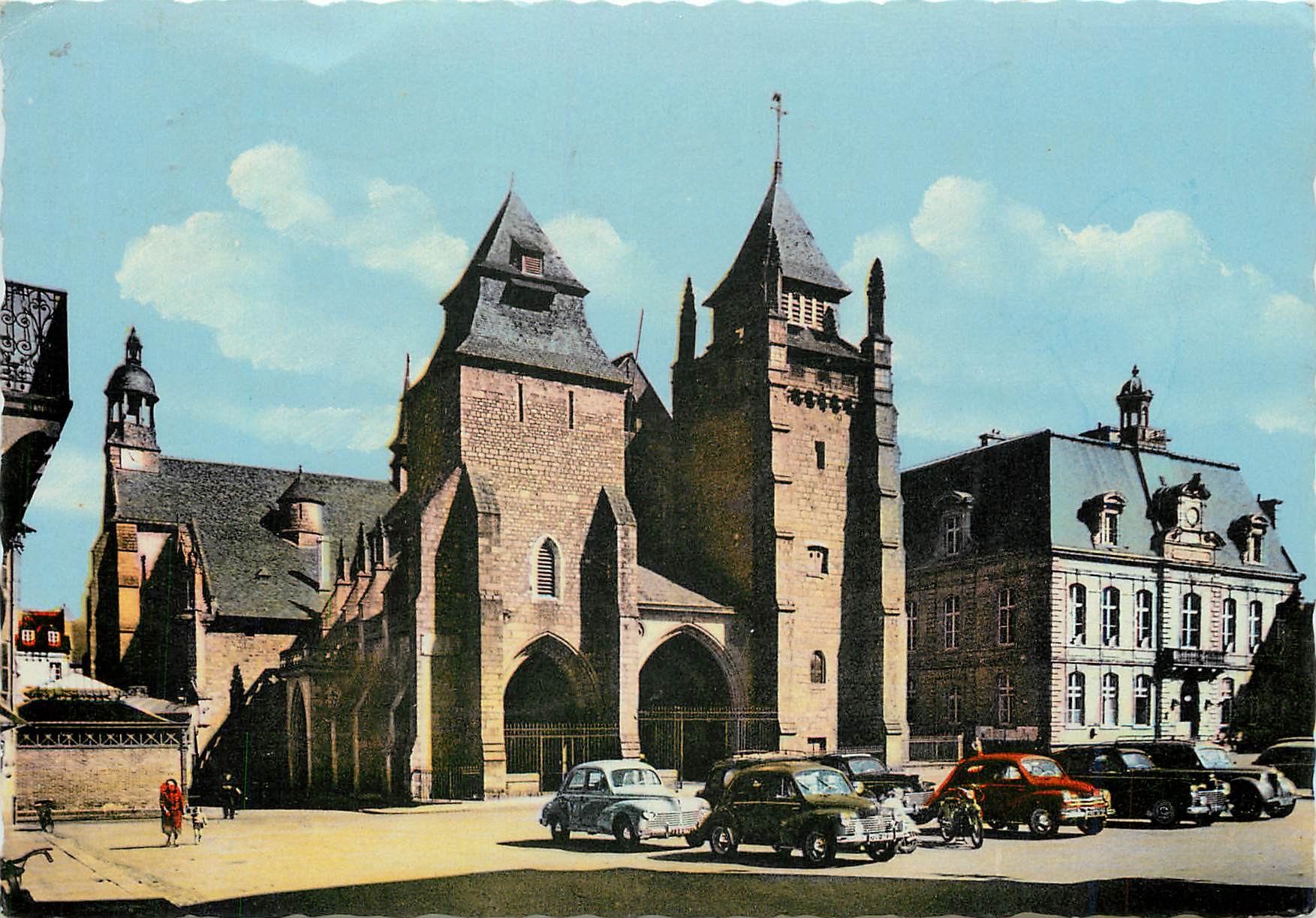 Saint-Brieuc — Cathédrale et l'Hôtel de Ville — ST-BRIEUC