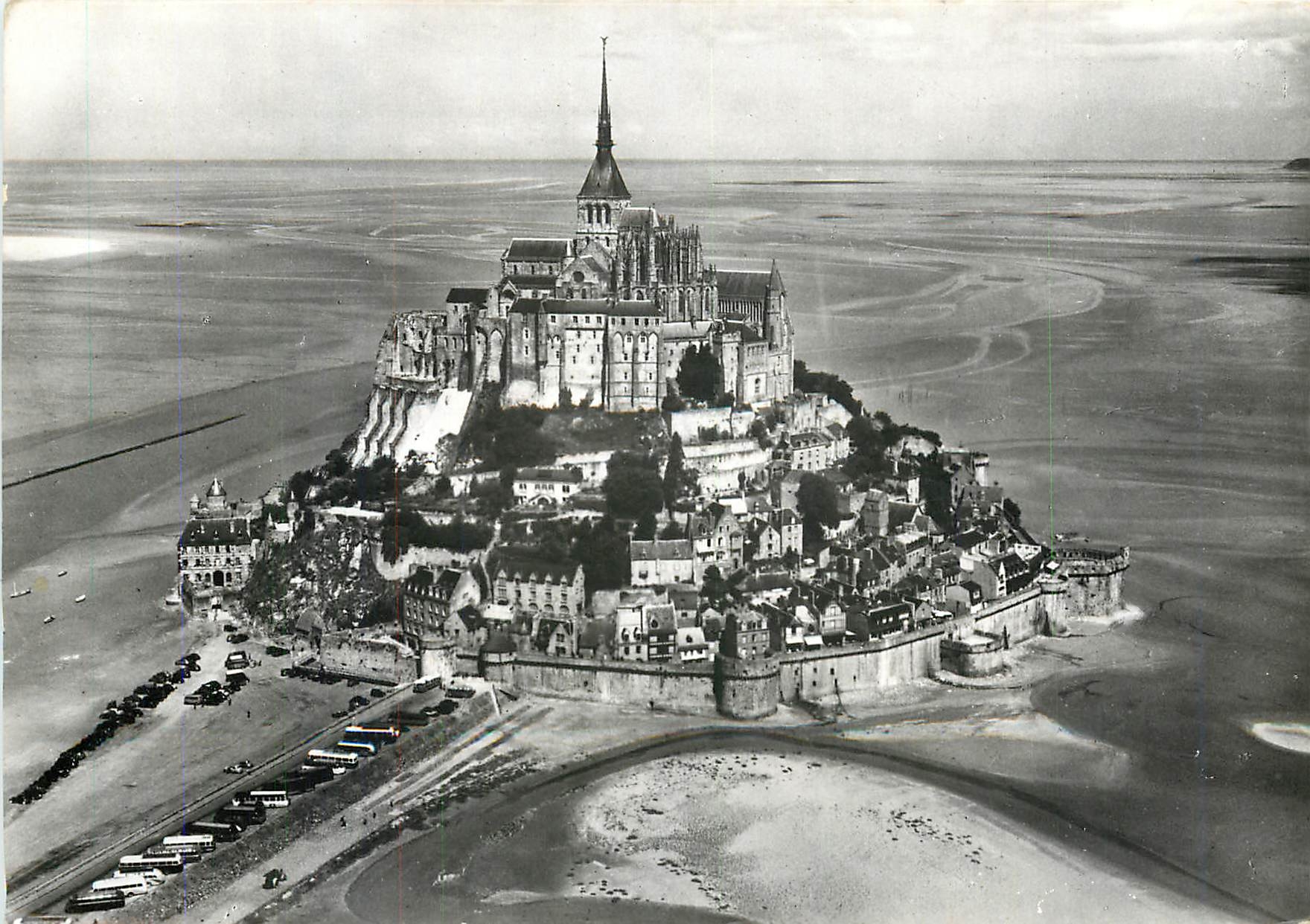 CPM Le Mont Saint Michel Manche vue d'avion Ensemble Sud Est 