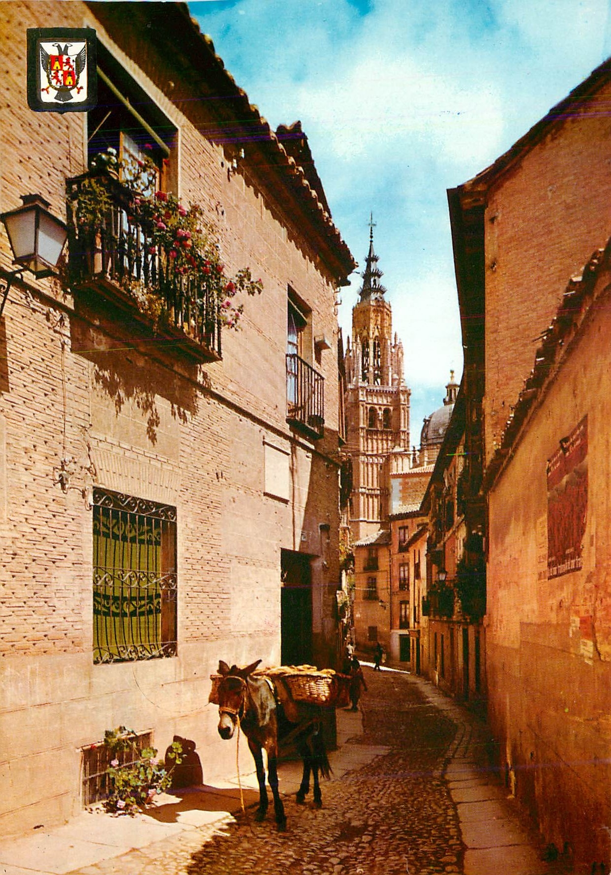 CPM Toledo Rue Ste Elizabeth Au fond la Cathedrale 