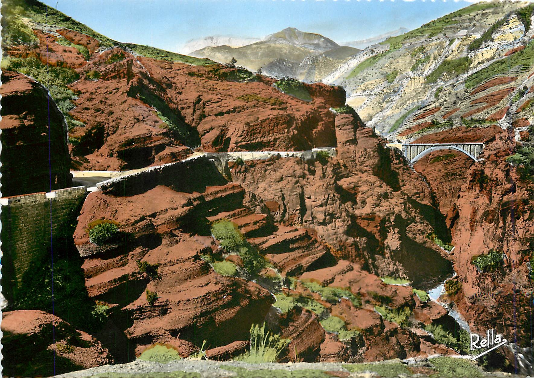 CPM La Route des Grandes Alpes La route dans les Gorges de Daluis et le pont du saut de la mariee