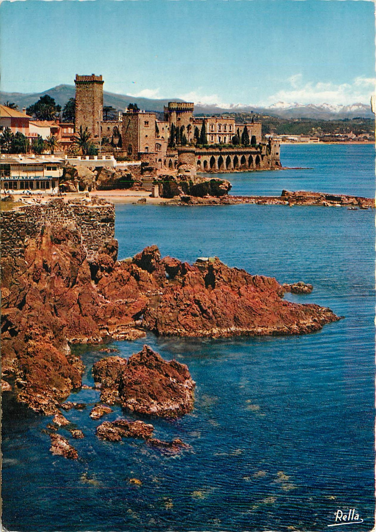 CPM La Cote d'Azur La Napoule AM Le Chateau qui a conserve tours carrees de l'ancien Chateau Fort 