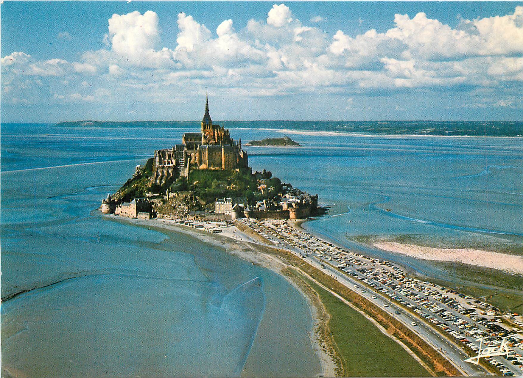 CPM Le Mont Saint Michel Vue generale du Mont et du Rocher de Tombeleine 