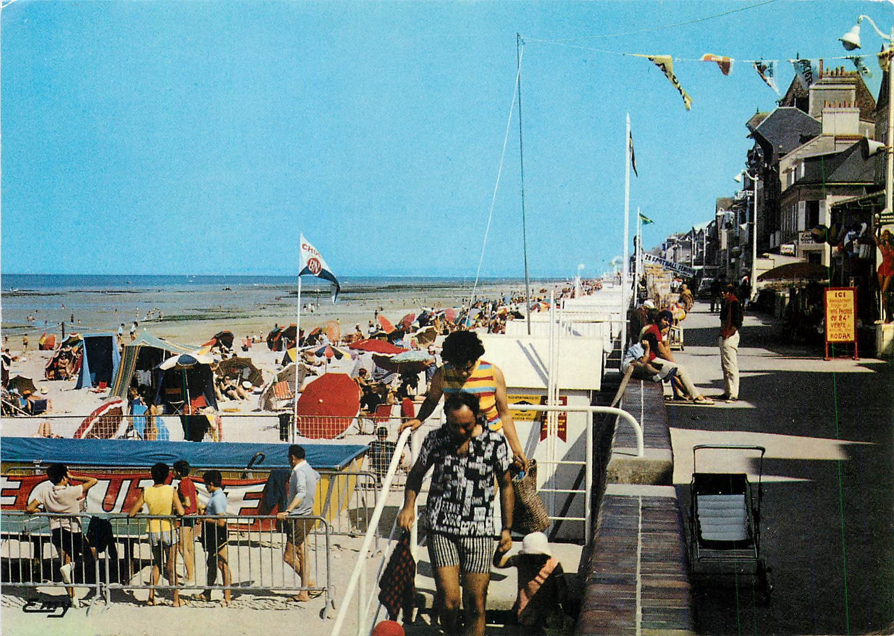 CPM St Aubin sur Mer Calvados La plage et la digue promenade 