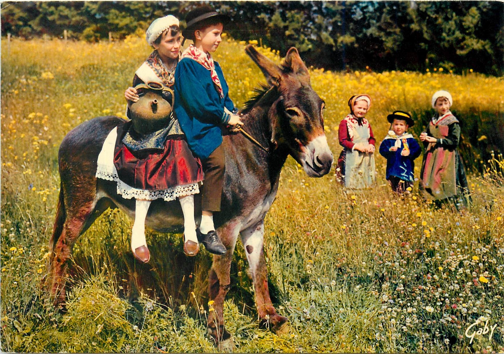 CPM L'Auvergne Cerale Folklorique Les Enfants de l'Auvergne Clermont Ferrand Folklore
