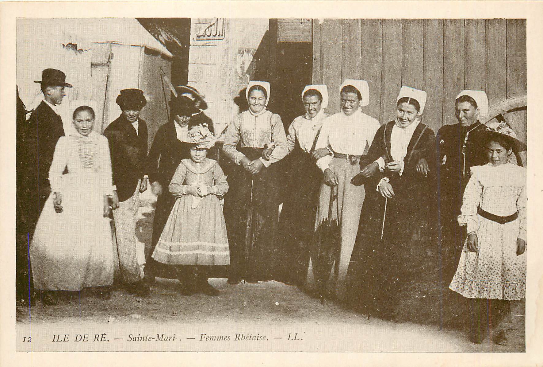CPM Ile de Re Sainte Marie Femmes Rhetaise 