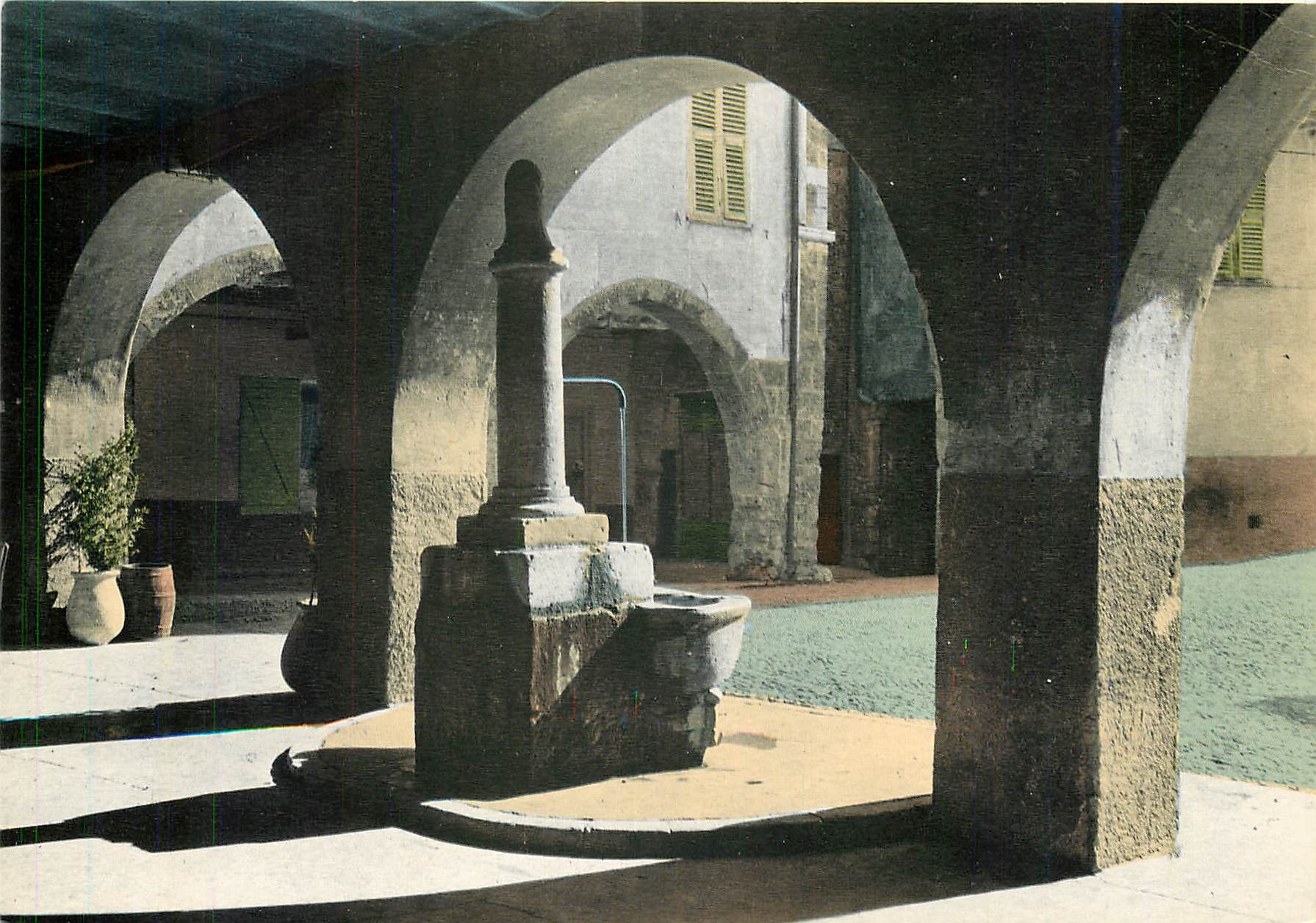 CPM Sospel AM La Vieille Fontaine et les arcades de la Place Saint Nicolas 
