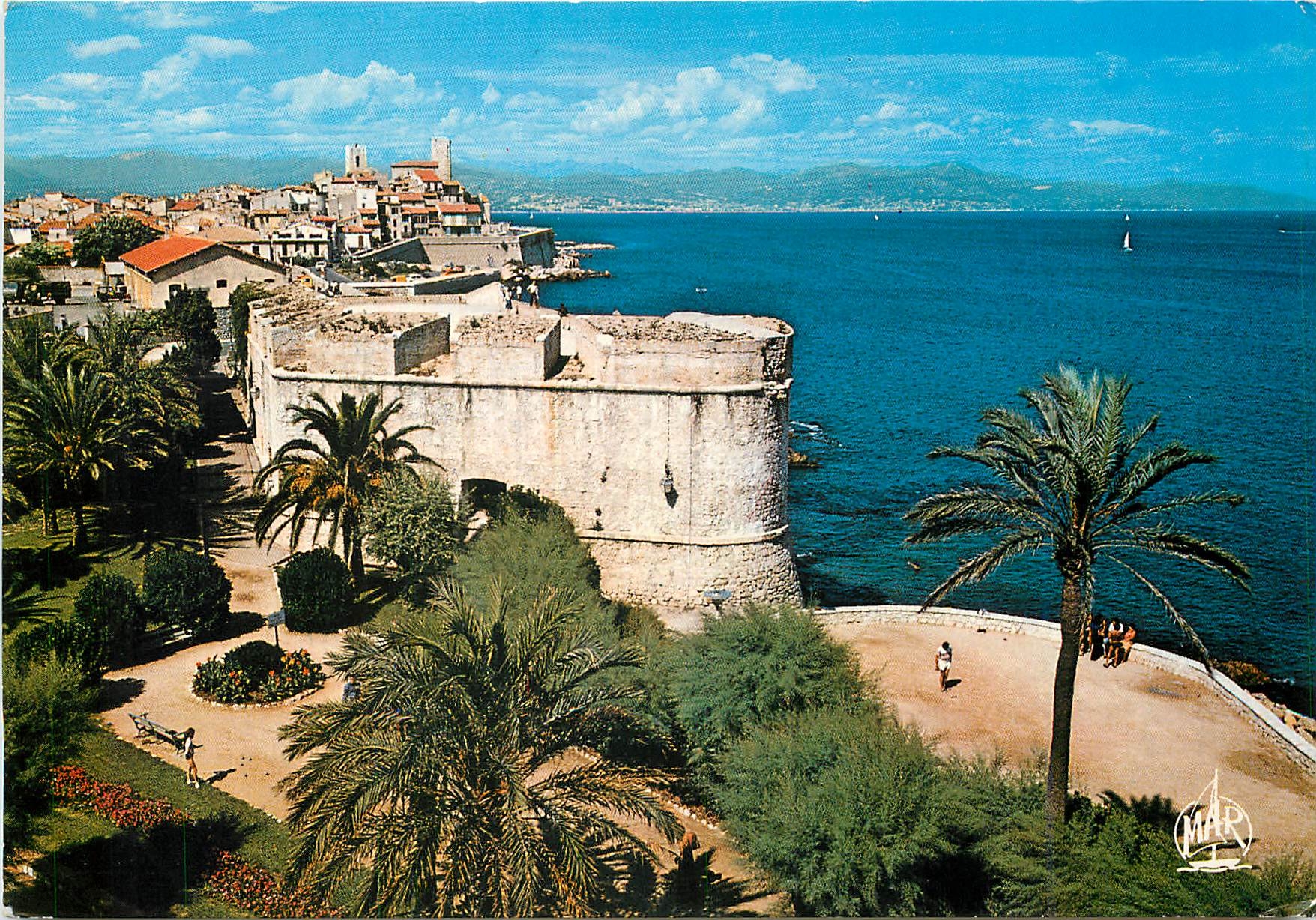CPM La Cote d'Azur Antibes Les Remparts 