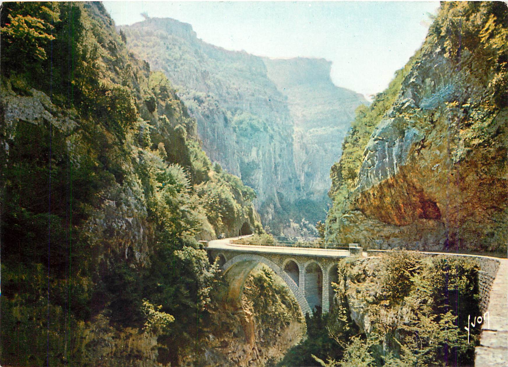 CPM Gorges du Loup Alpes Maritimes Pont enjambant le Loup d'ou l'on a une vue 