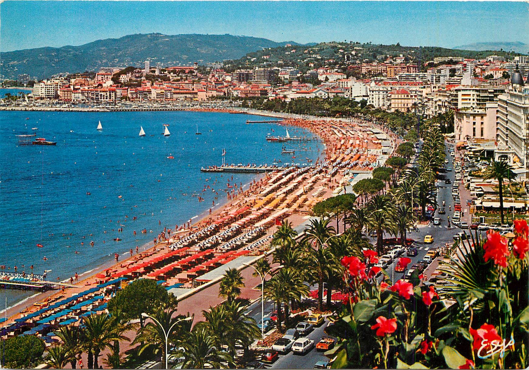CPM Cannes AM La Croisette et le Mont Chevalier 