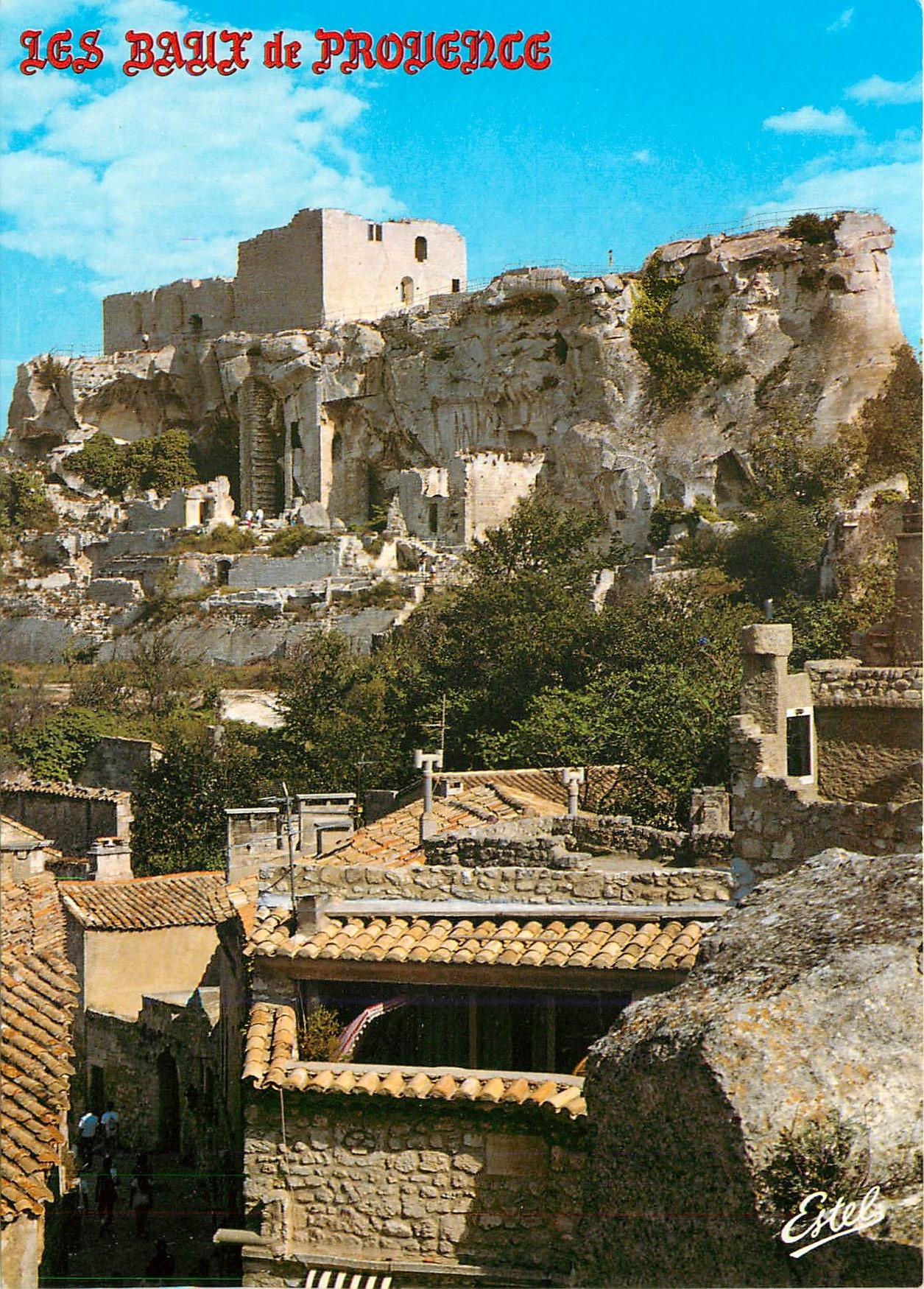 CPM En Provence Les Baux Bouches du Rhone Le village domine 