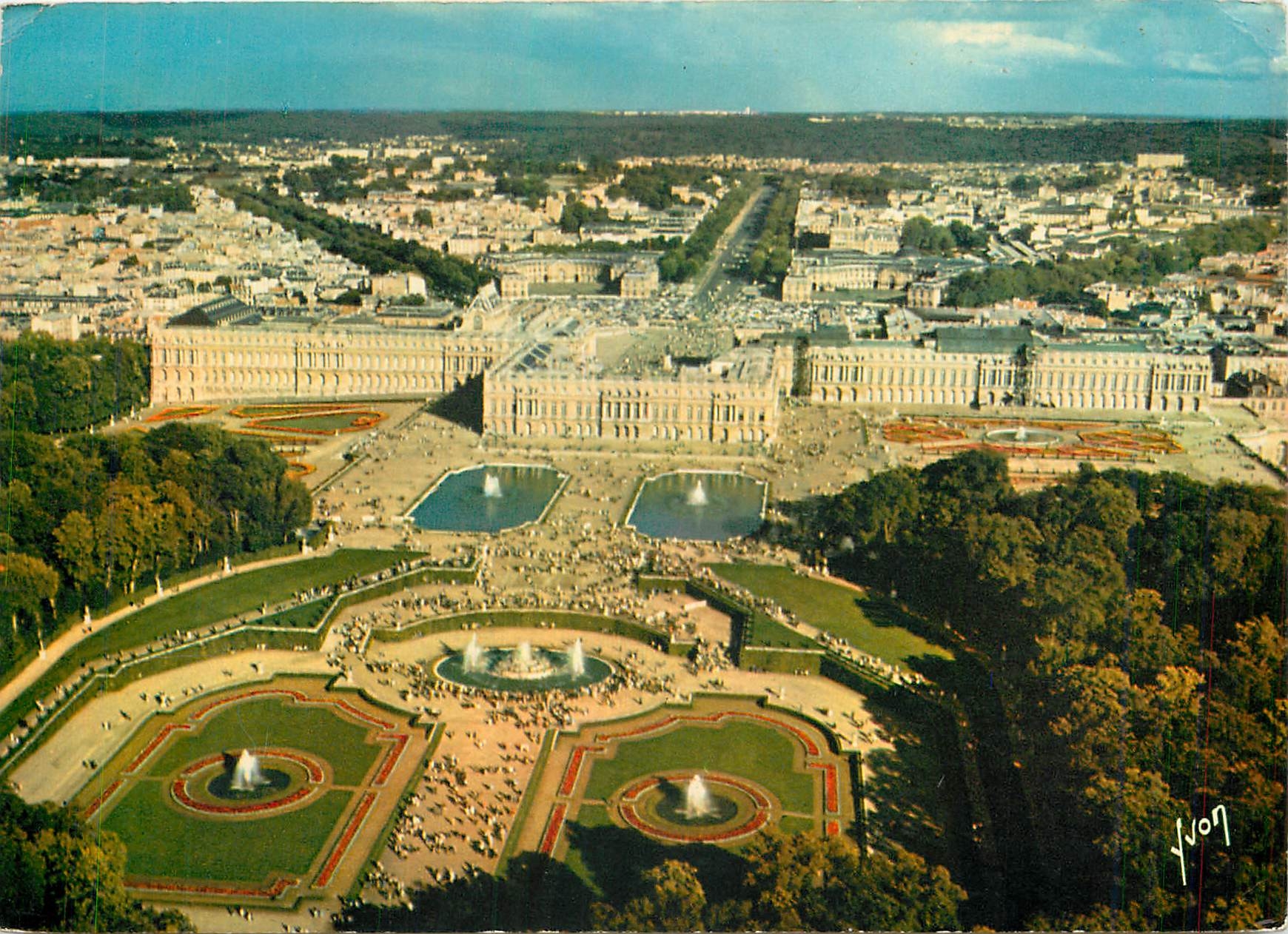 CPM Chateau de Versailles S et O Vue aerienne du Parc et du Chateau 