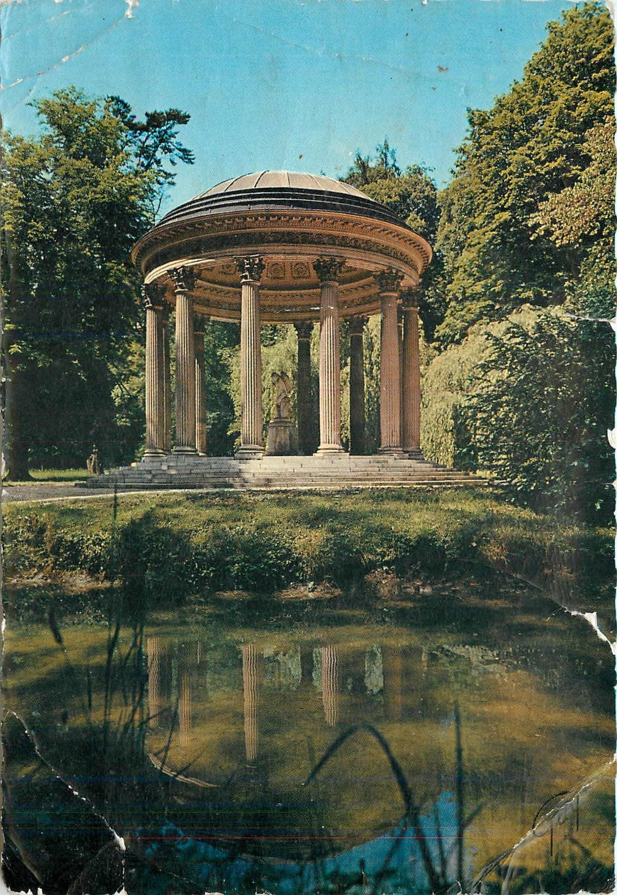 CPM Versailles et ses Merveilles Jardins du Petit Trianon le temple de l'Amour 