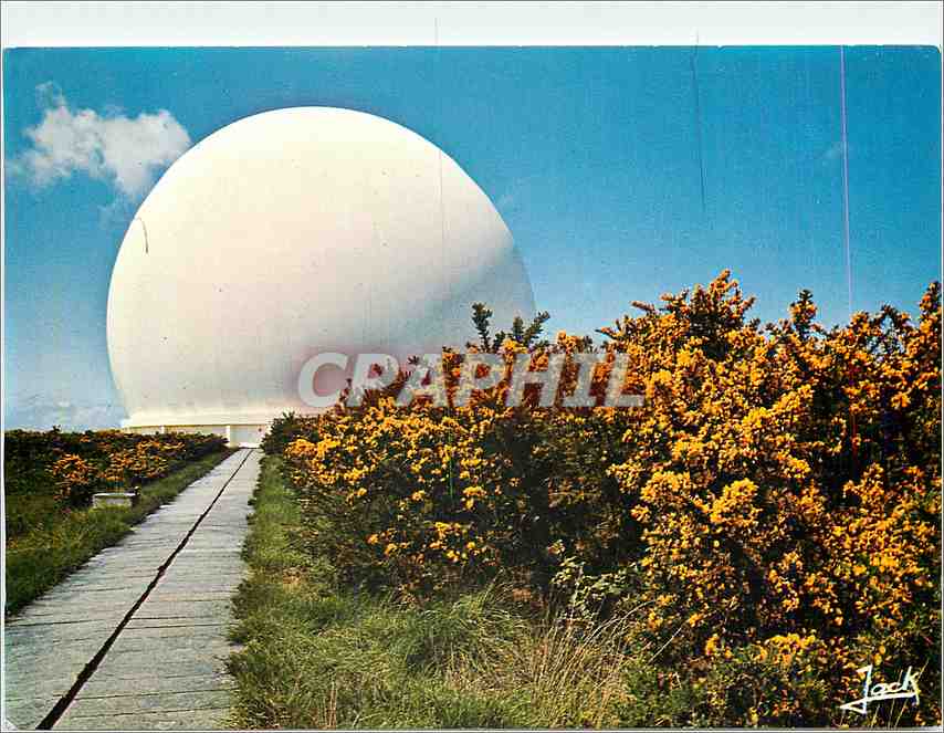 CPM Plemeur Bodou Le Centre de Telecommunications par satellites Le radome 