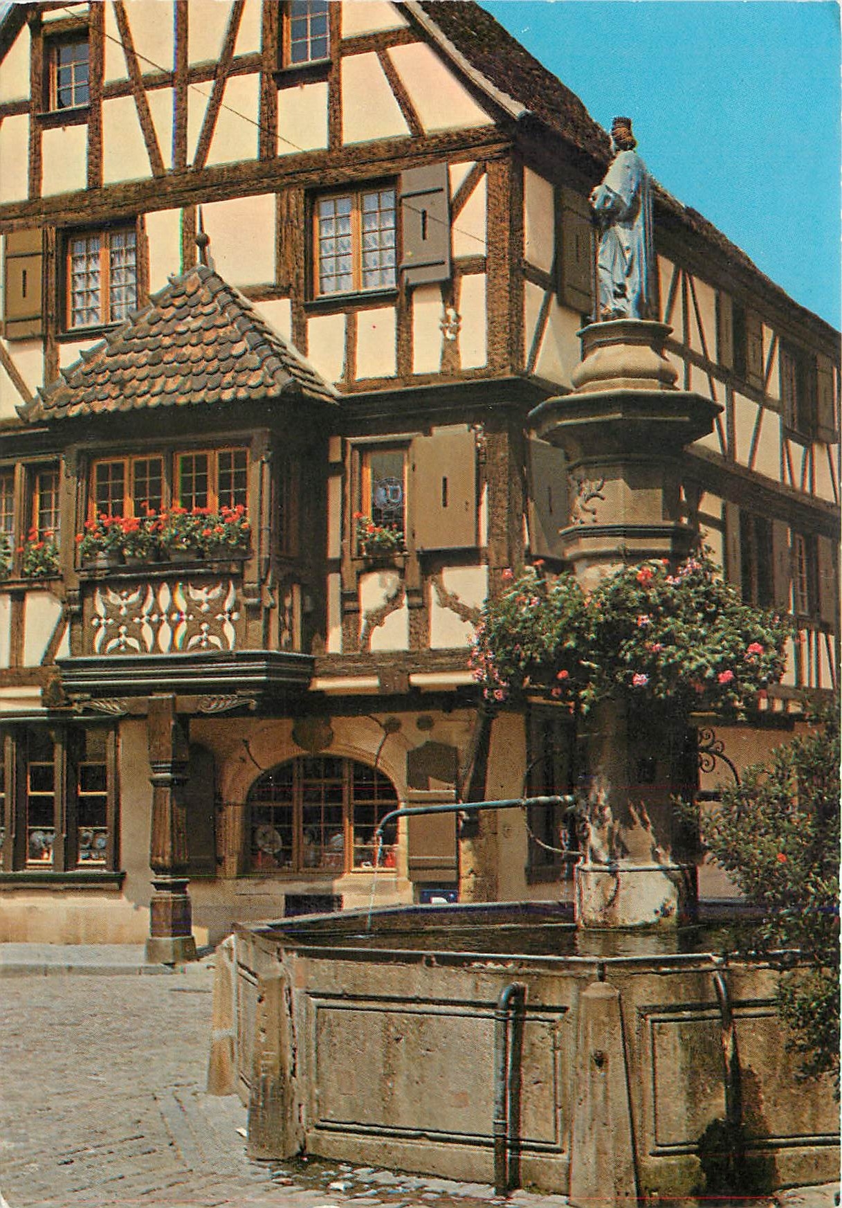 Turckheim — Fontaine fleurie et maison à colombages — Les Éditions Colmar