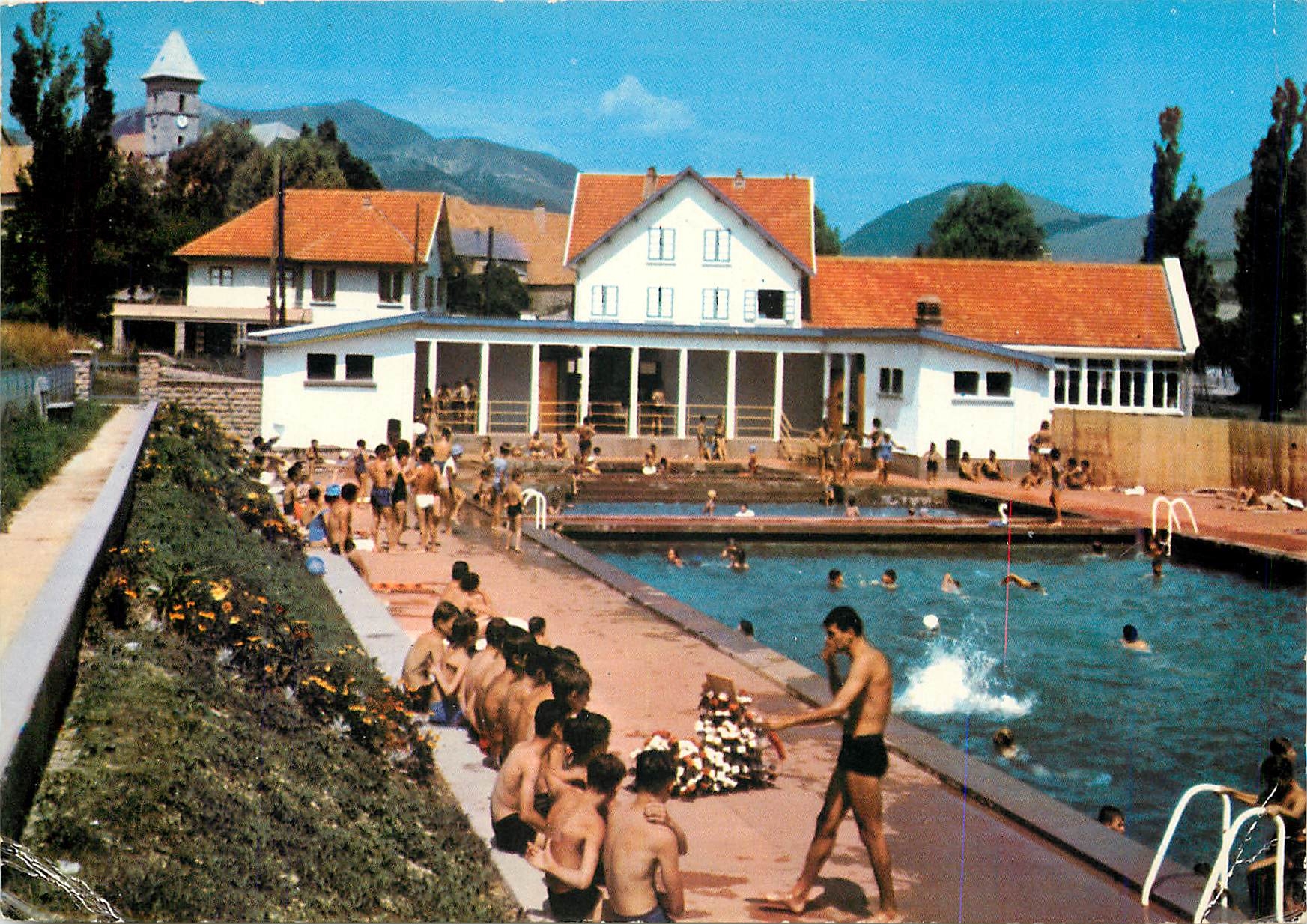 CPM La Drome Route des Alpes Cote d'Azur Lus la Croix Haute La piscine climatisee 