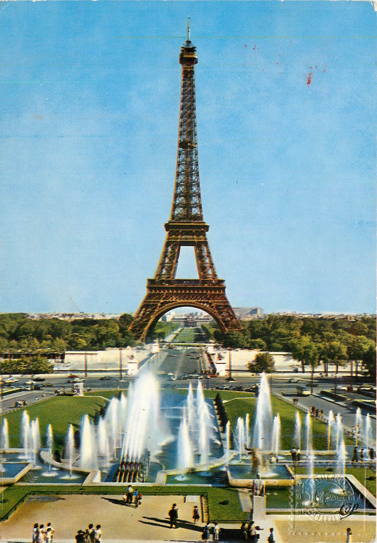 CPM Paris Jeux d'eau dans les jardins du Palais de Chaillot et la Tour Eiffel 