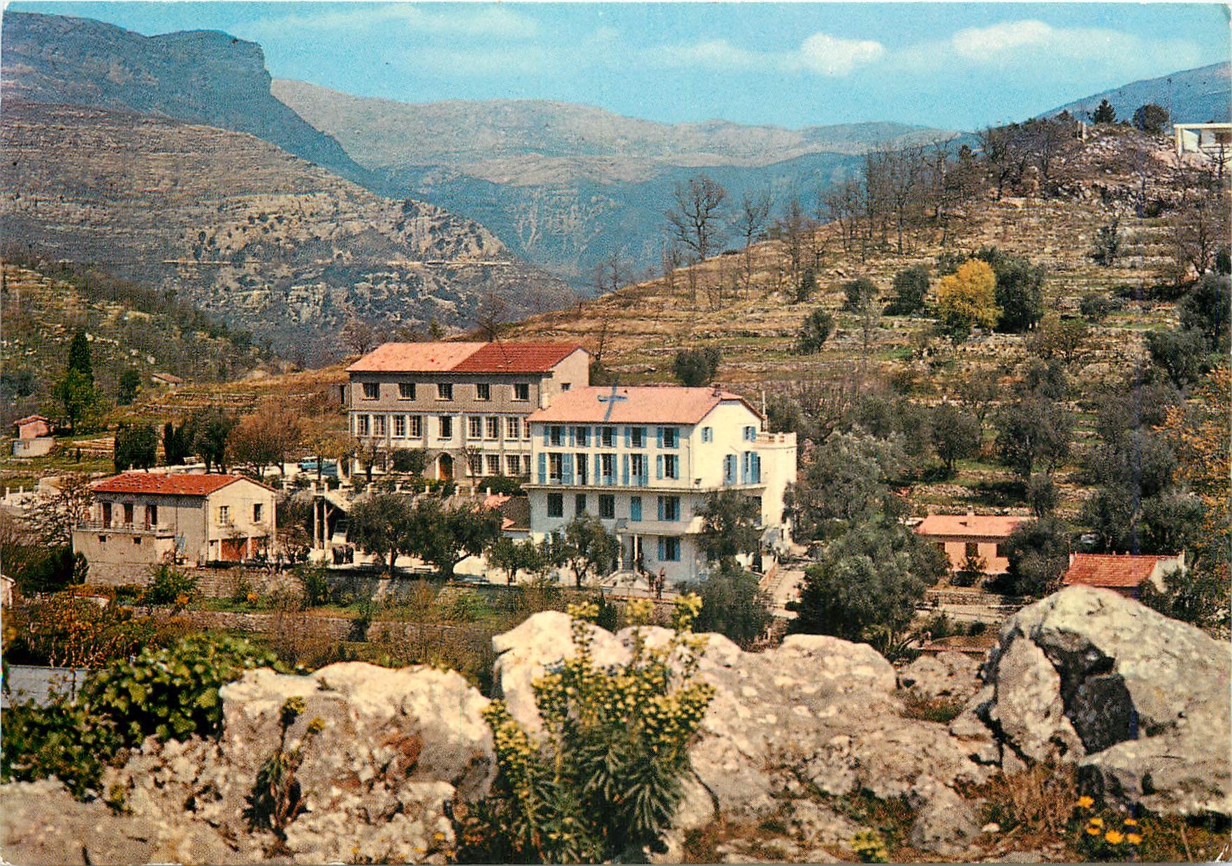 Chaîne de l'Épine — Vue du village et de l'entrée des Gorges-du-Loup — Éditeur : C.P.A.P.H.I.L. n° 35