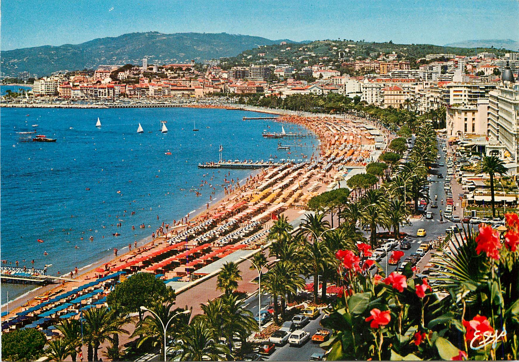 CPM La Cote d'Azur Cannes AM La Croisette et le Mont Chevalier 