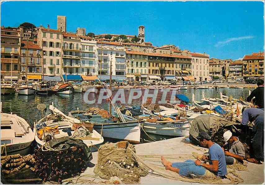 CPM Cannes Un coin du Port le Quai St Pierre et le Suquet 