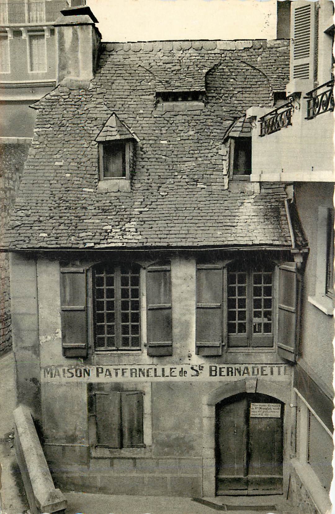 CPM Lourdes La Maison paterelle de Sainte Bernadette 