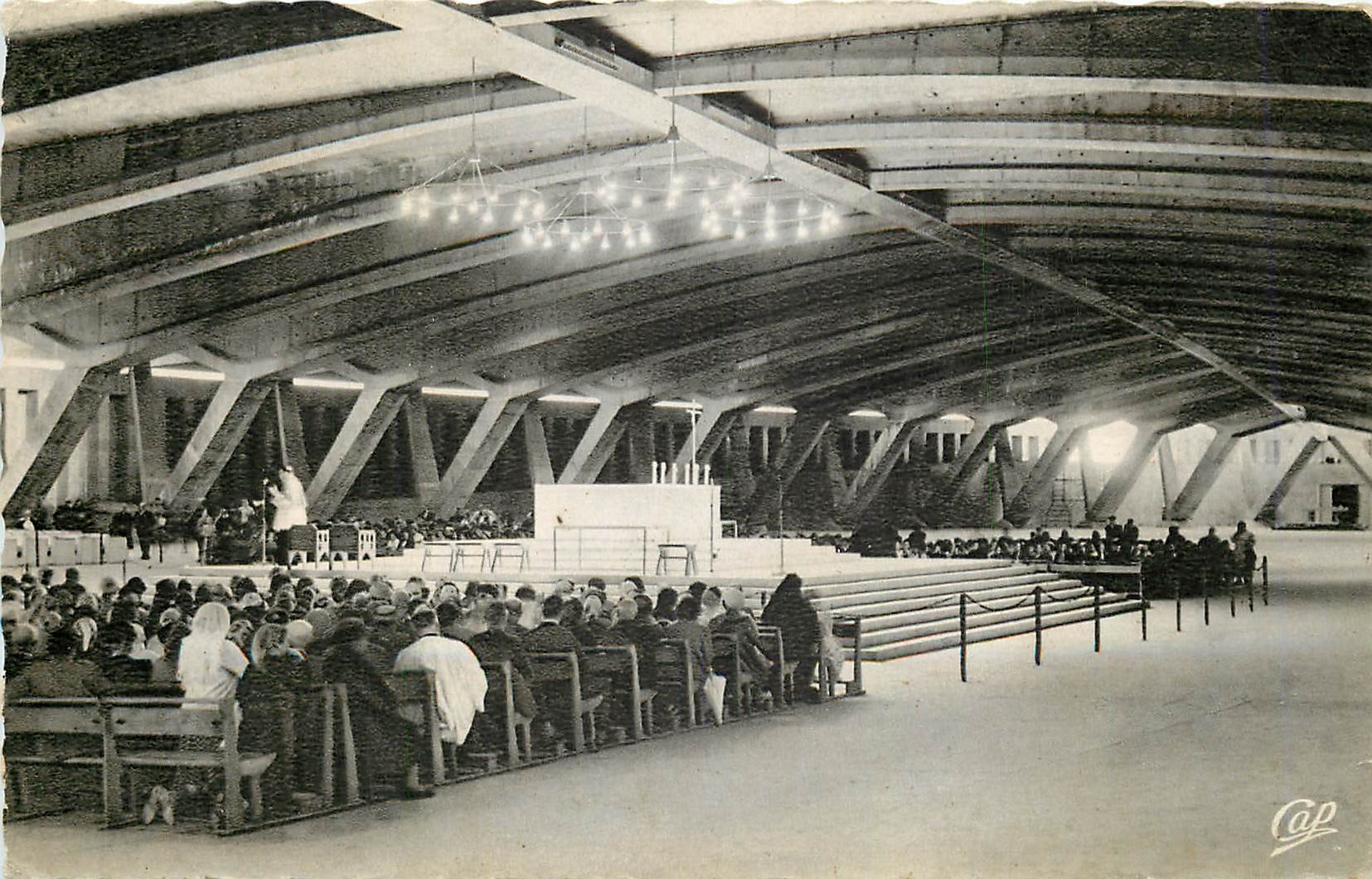 CPM Lourdes La Basilique Saint Pie X Interieur de l'Eglise Souterraine 
