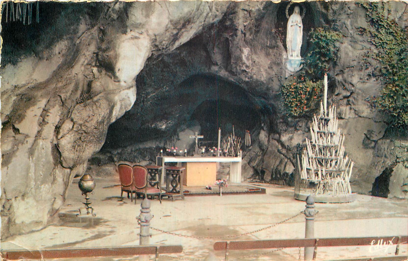 CPM Lourdes La Grotte Miraculeuse dont le nouvel autel 