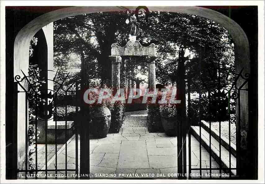 CPM Il vittoriale degli Italiani Giardino Privato Visto dal Cortile degli schiavoni 