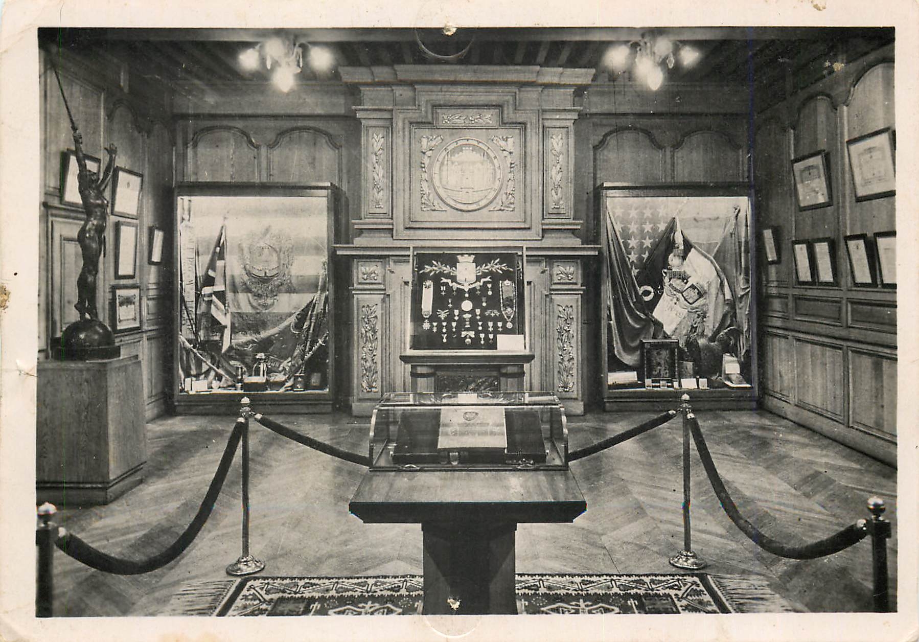 Verdun - Cité héroïque — L'Hôtel de Ville (1623) — Musée de Guerre — Éditions Verdun