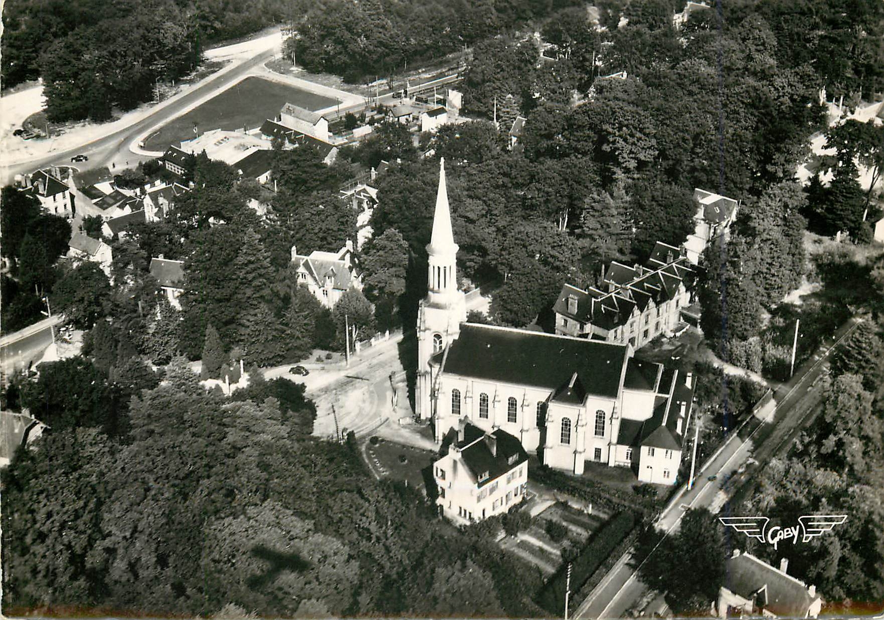 CPM Bagnoles de l'Orne L'Eglise 